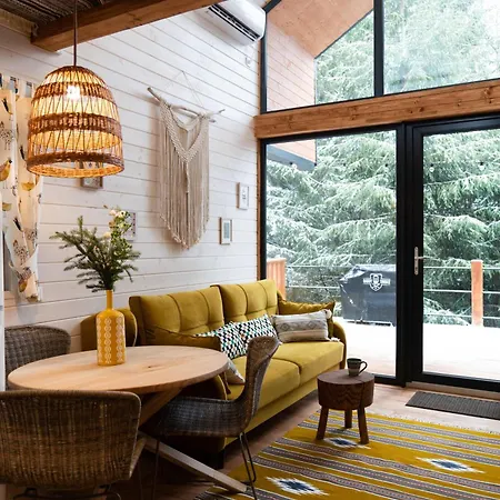 Chili Shale בקתה